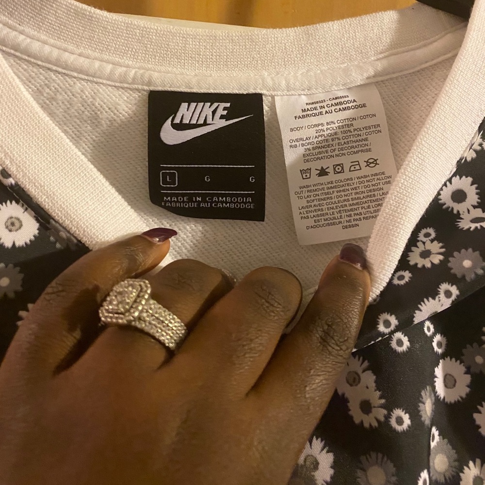 Nike Sweatshirt - Picture 3 of 4
